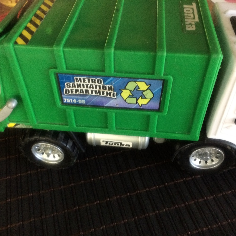 KID'S TONKA GARBAGE TRUNK